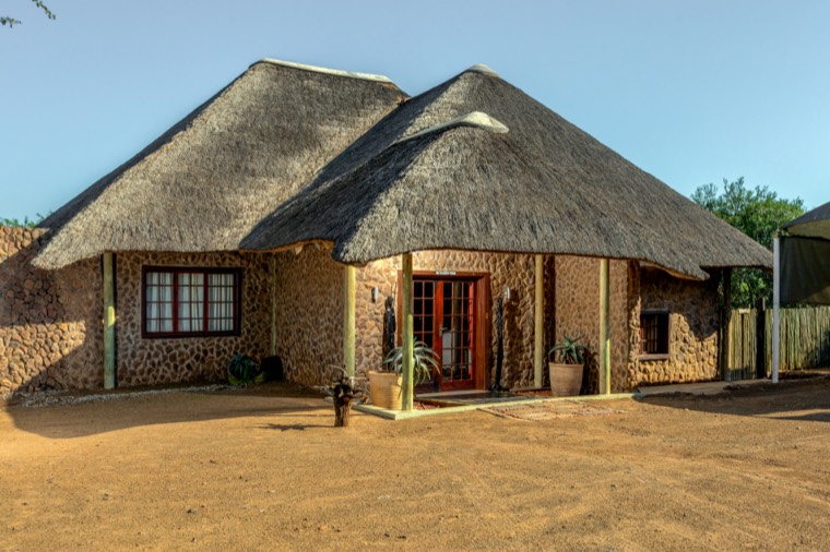 Stone and thatch building at Kujabula Lodge